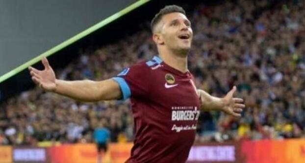 她以实际行 她以实际行